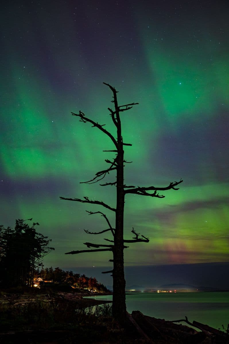 Aurora over Kin Beach